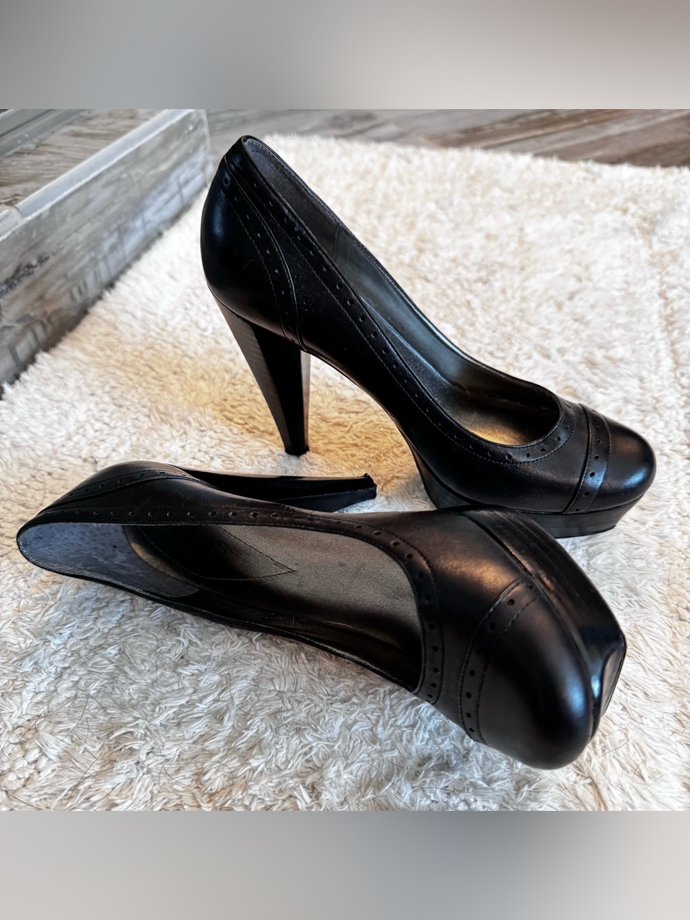 Guess Black Leather Platform Pumps